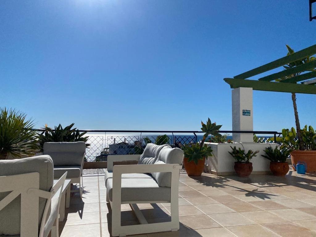 Frontline Beach Penthouse In Mi Capricho Sitio de Calahonda Exterior photo